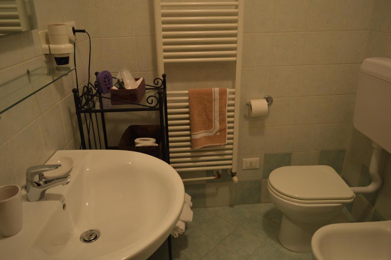La Contrada Bed & Breakfast Сарнико Екстериор снимка