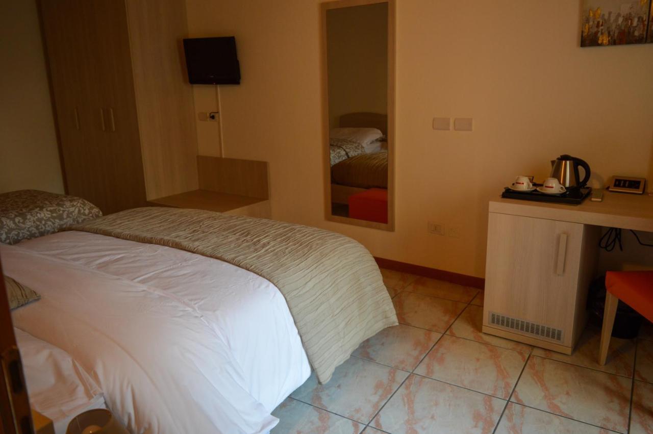 La Contrada Bed & Breakfast Сарнико Екстериор снимка