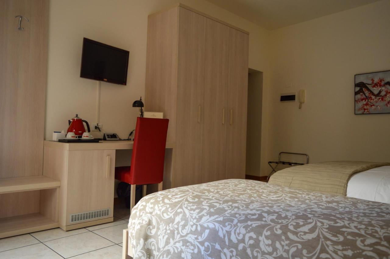 La Contrada Bed & Breakfast Сарнико Екстериор снимка