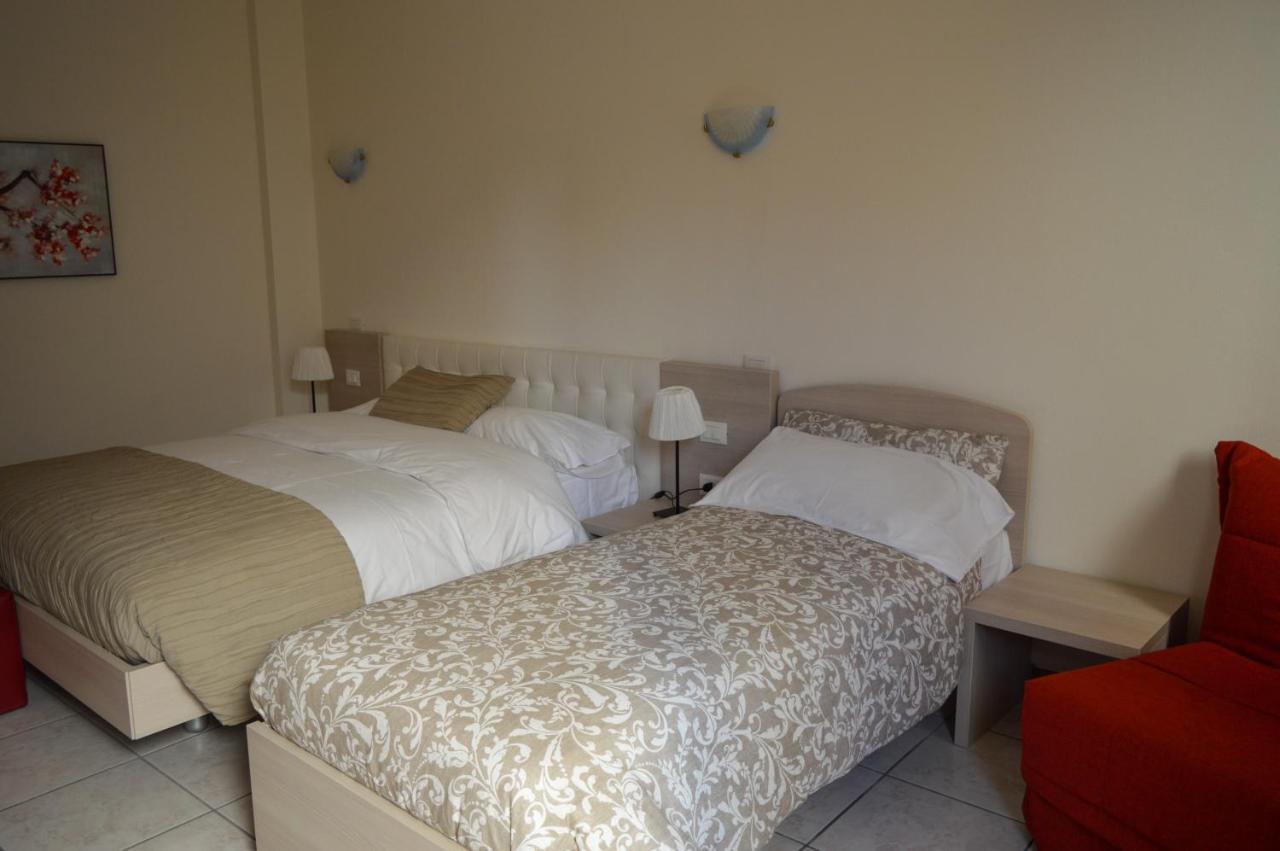 La Contrada Bed & Breakfast Сарнико Екстериор снимка