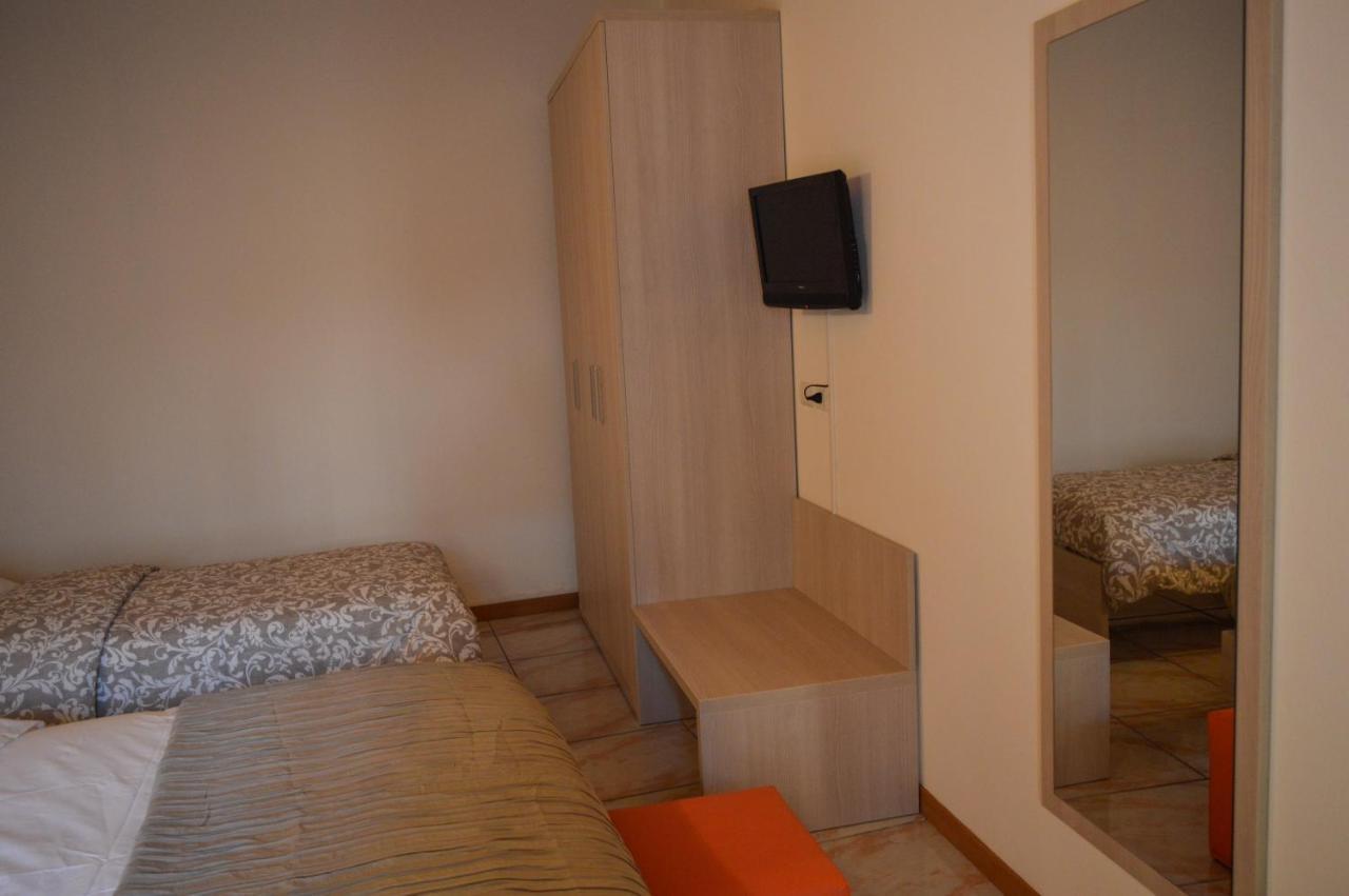 La Contrada Bed & Breakfast Сарнико Екстериор снимка