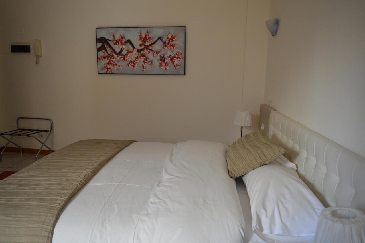 La Contrada Bed & Breakfast Сарнико Екстериор снимка