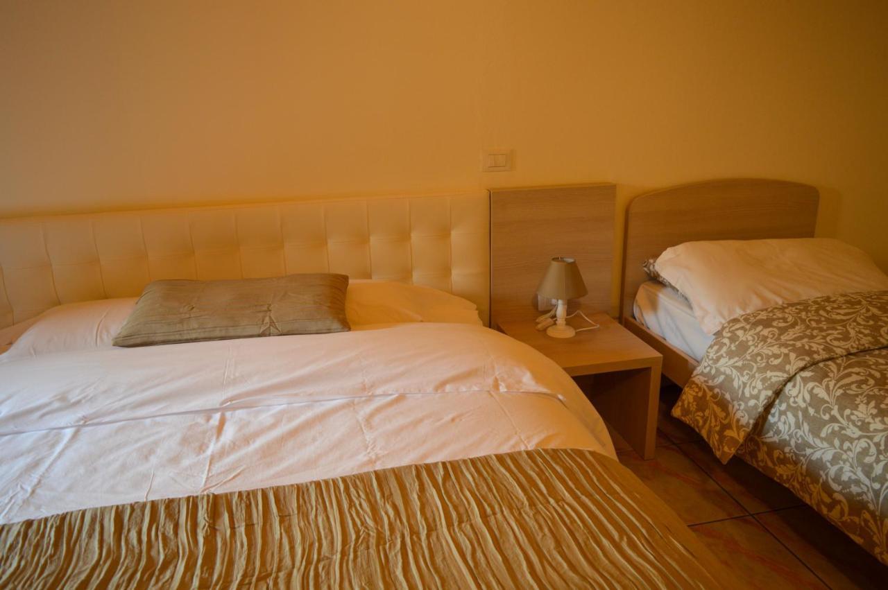 La Contrada Bed & Breakfast Сарнико Екстериор снимка