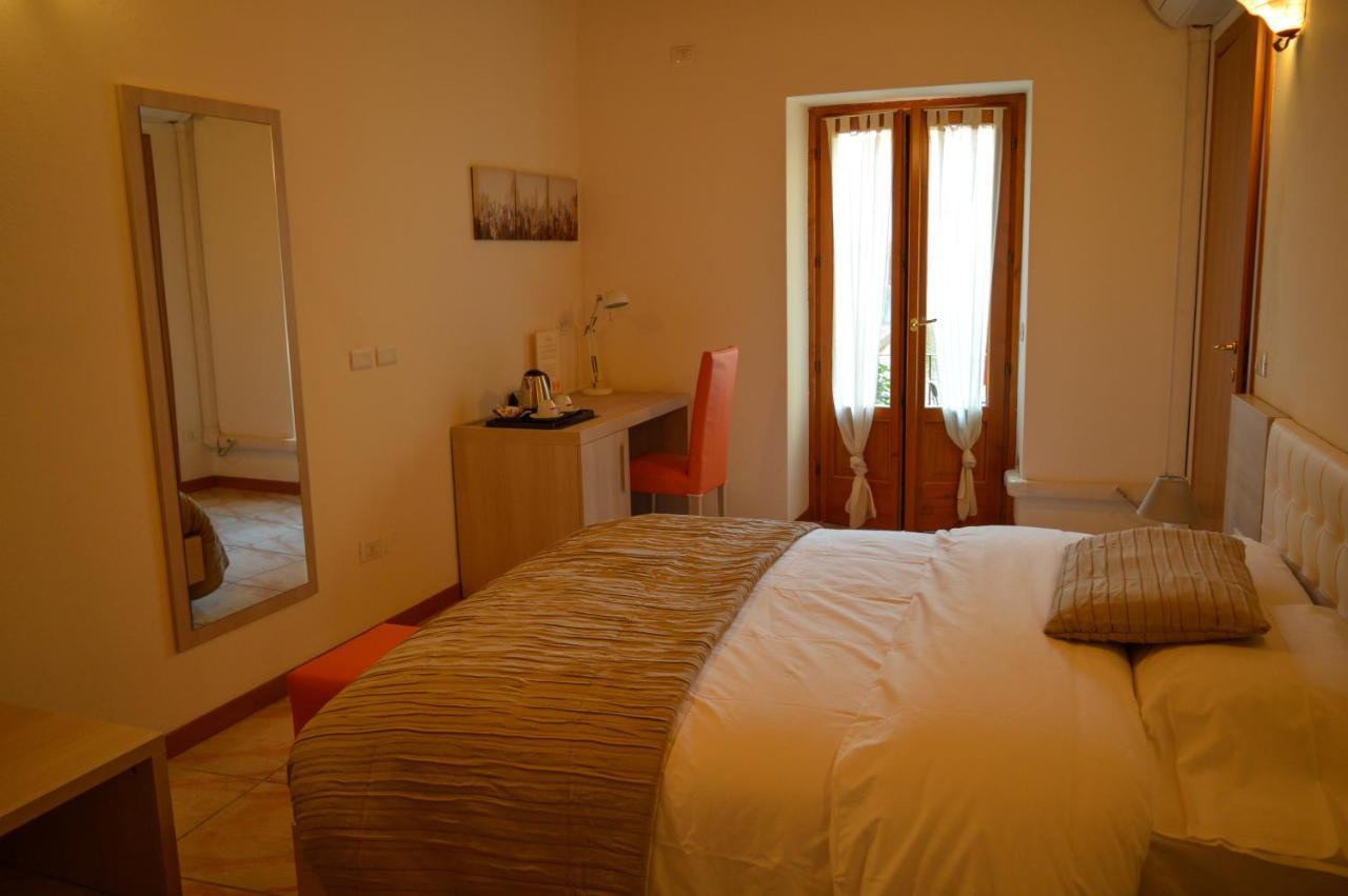 La Contrada Bed & Breakfast Сарнико Екстериор снимка