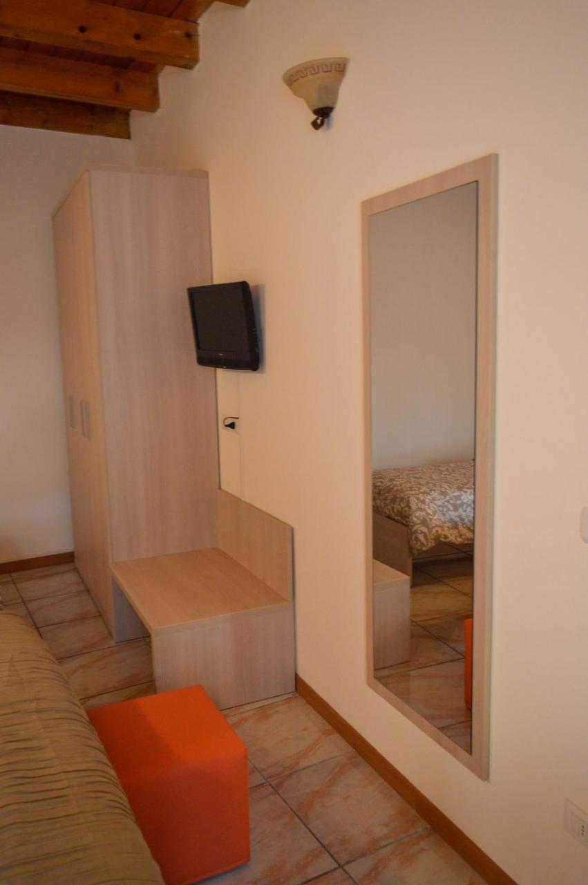 La Contrada Bed & Breakfast Сарнико Екстериор снимка