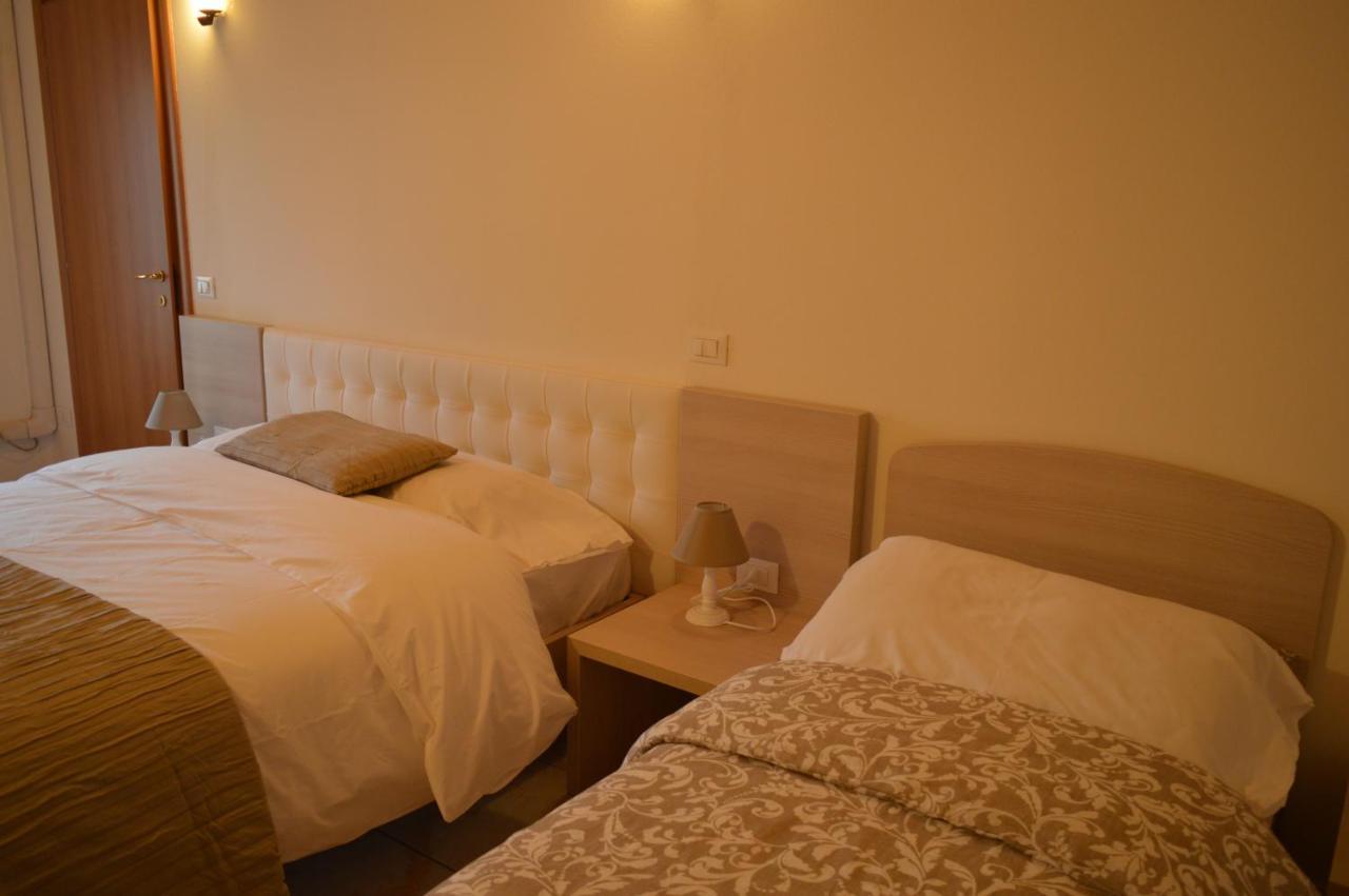 La Contrada Bed & Breakfast Сарнико Екстериор снимка