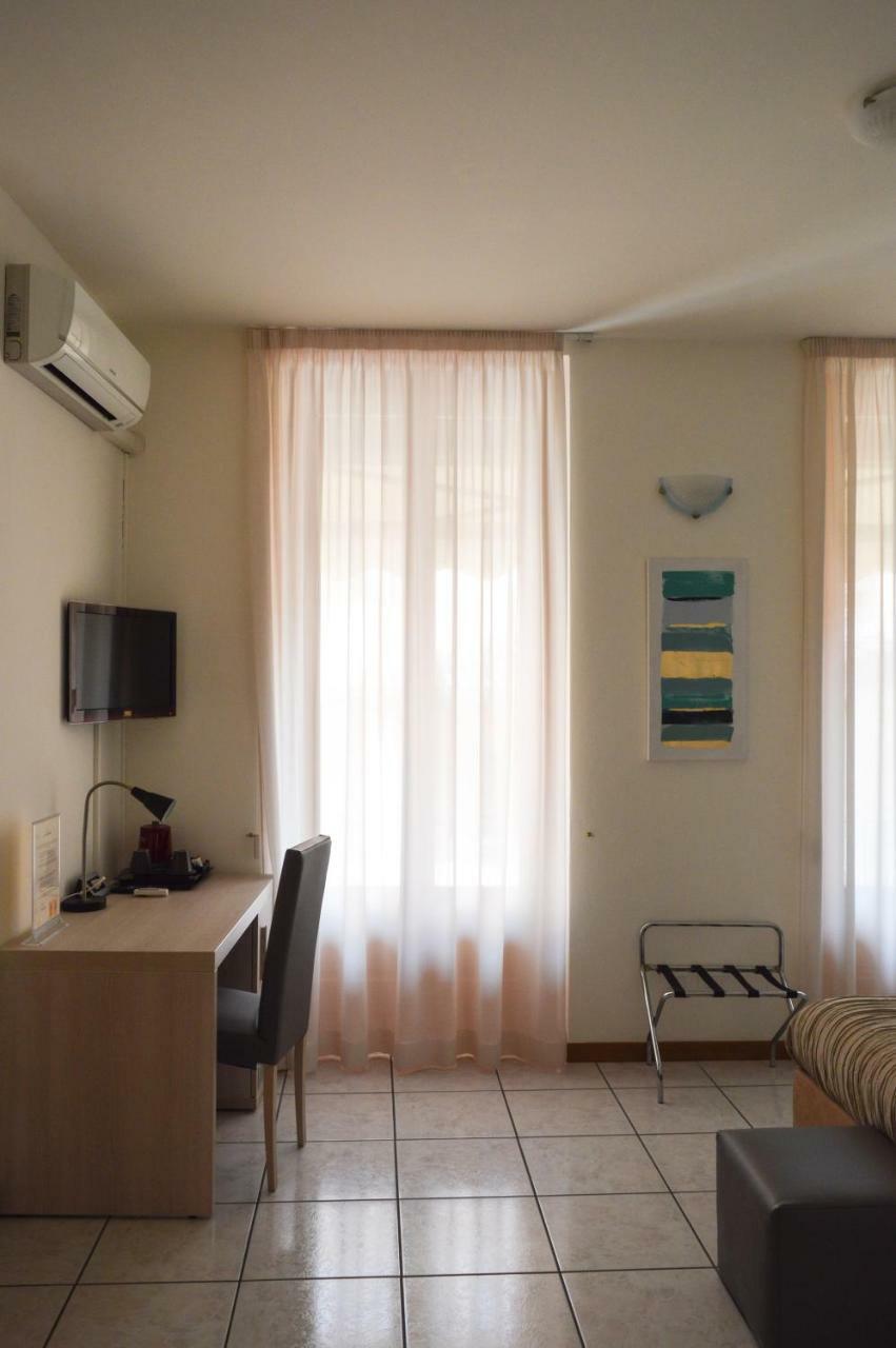 La Contrada Bed & Breakfast Сарнико Екстериор снимка