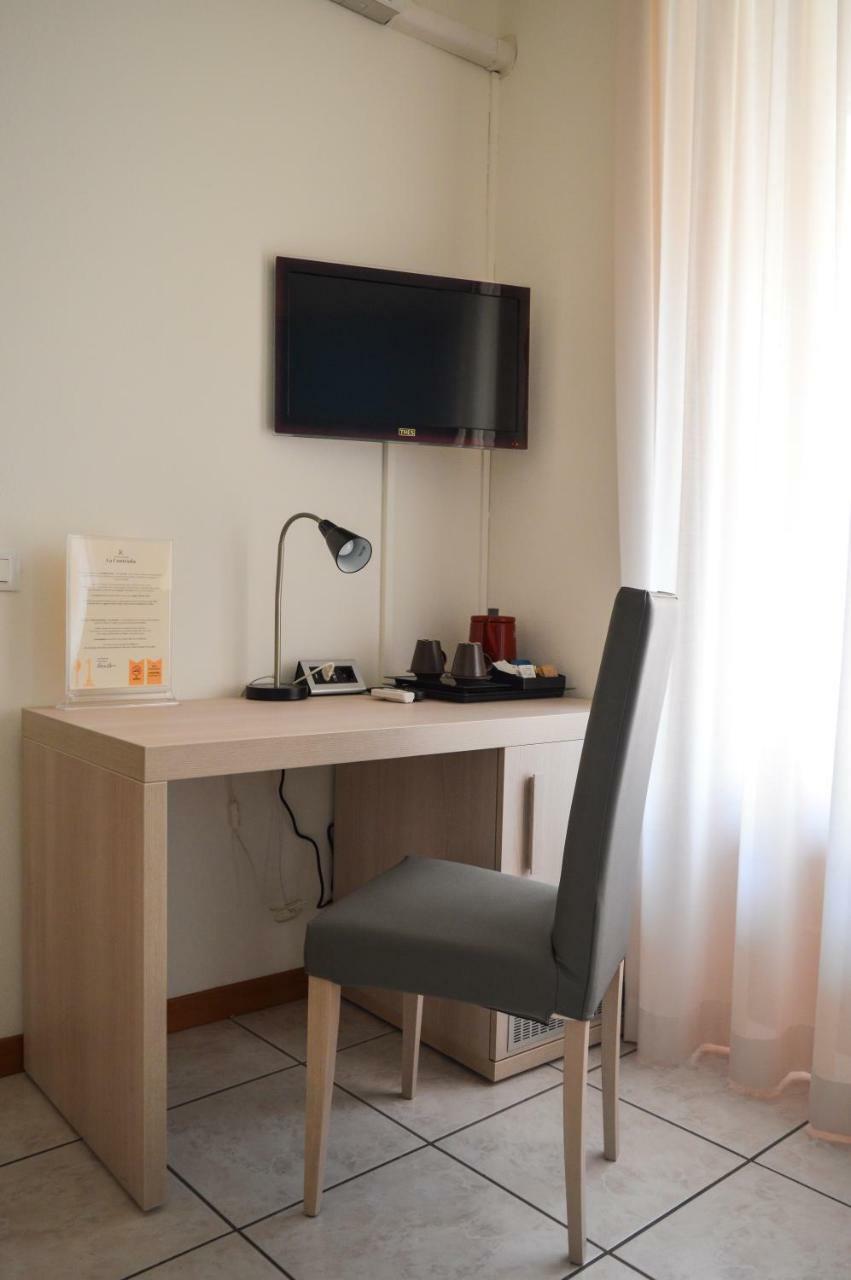 La Contrada Bed & Breakfast Сарнико Екстериор снимка
