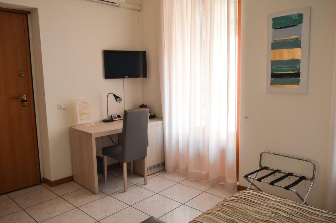 La Contrada Bed & Breakfast Сарнико Екстериор снимка