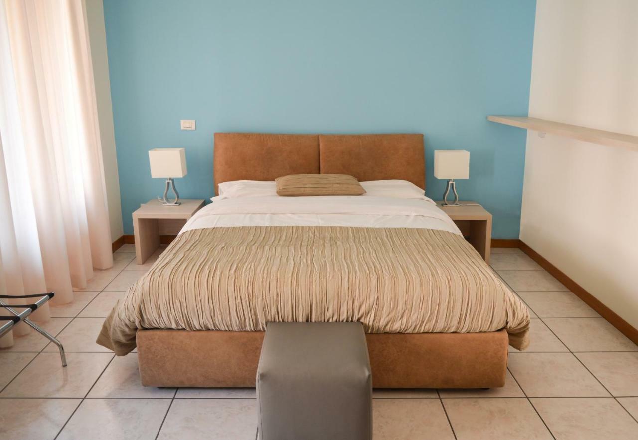 La Contrada Bed & Breakfast Сарнико Екстериор снимка